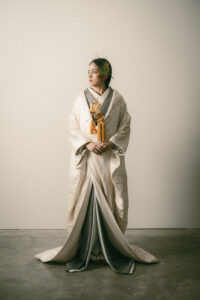 白無垢御所車と草花C2 白無垢御所車と草花C2 - メルカリ