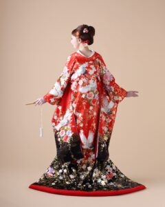 ⚫︎おセット⚫︎中古　正絹　掛下　本紋柄　朱赤比翼仕立　早いもの勝ちです！ 白打掛】赤比翼飛翔若松｜着物 | ユニス(Unis.)